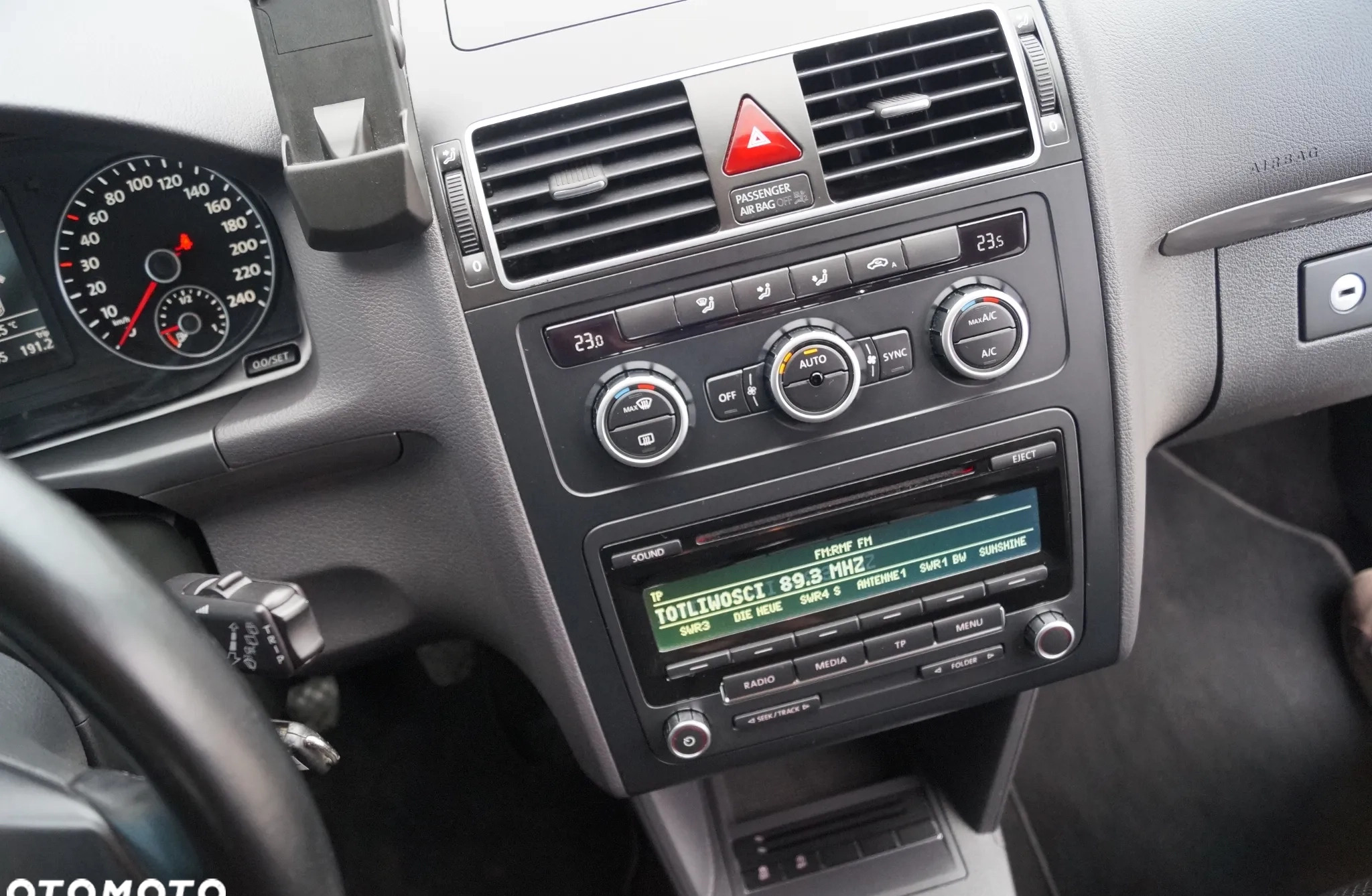 Volkswagen Touran cena 28400 przebieg: 239000, rok produkcji 2012 z Myślibórz małe 742